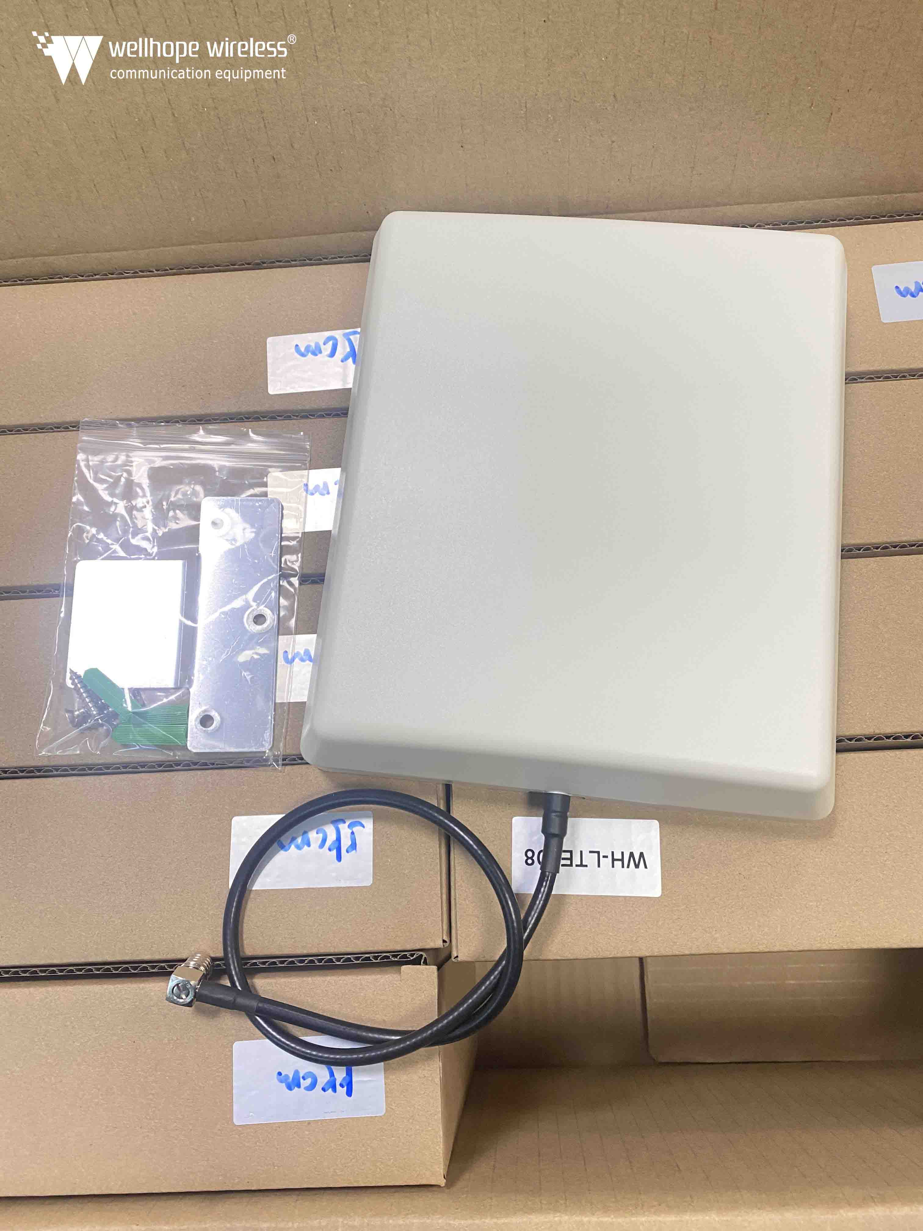 2021-11-22 Antena de panel de conexión 4G Cable R223 Conector QMA WH-LTE-D8 están listos