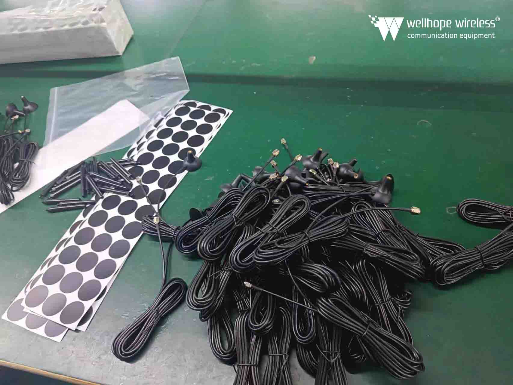 2024-9-23 5G 617-3800MHz antena omnidireccional WH-4G-CP05 1000PCS en proceso